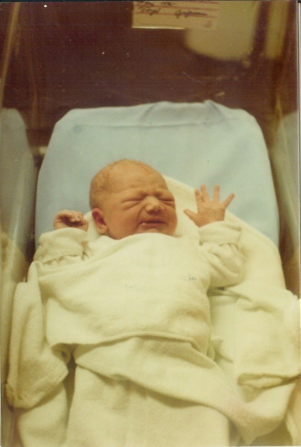 1979-09-30 Jenny's Bday 2hours old 03